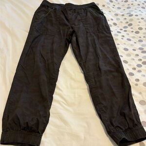 GAP camo cargo pants with elastic waist and cuff